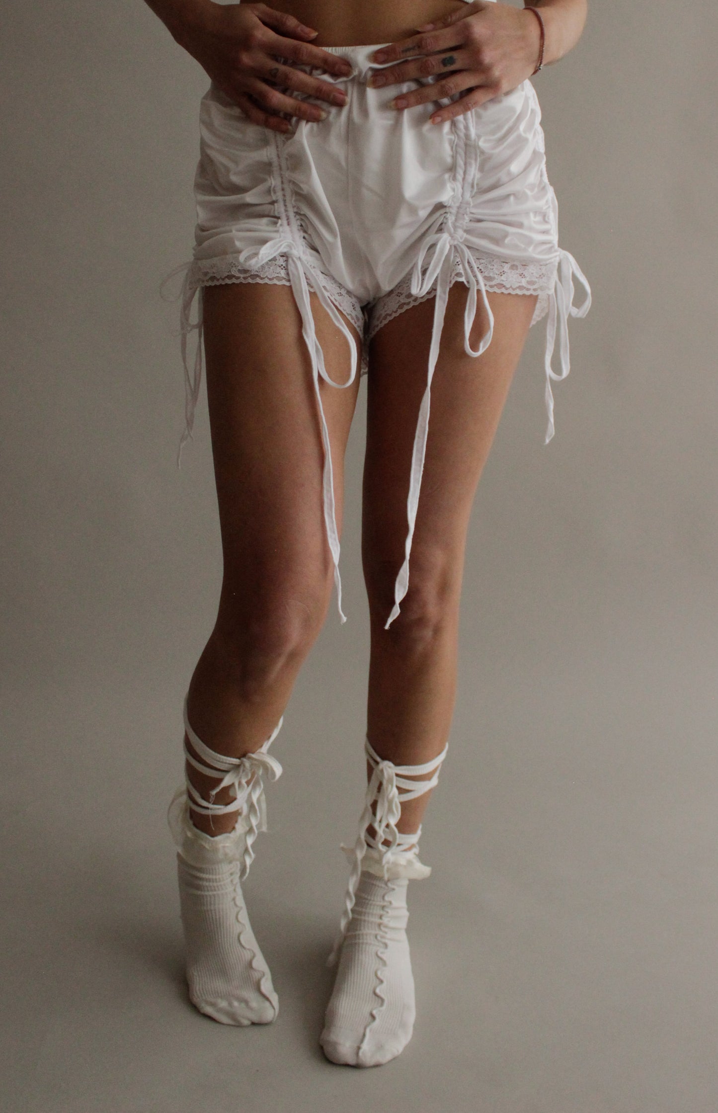 YAZMIN SCRUNCH SHORTS